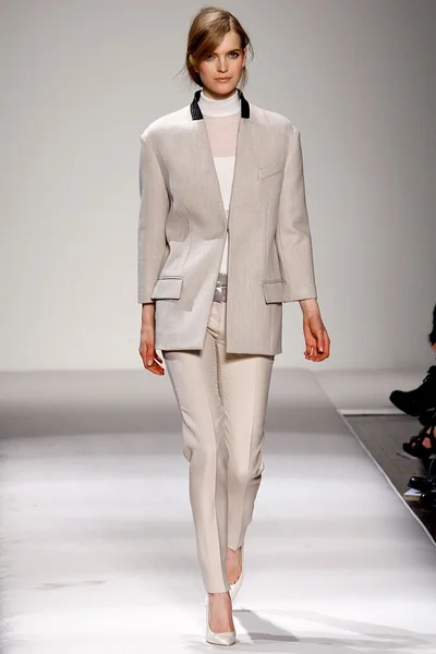 Look 3